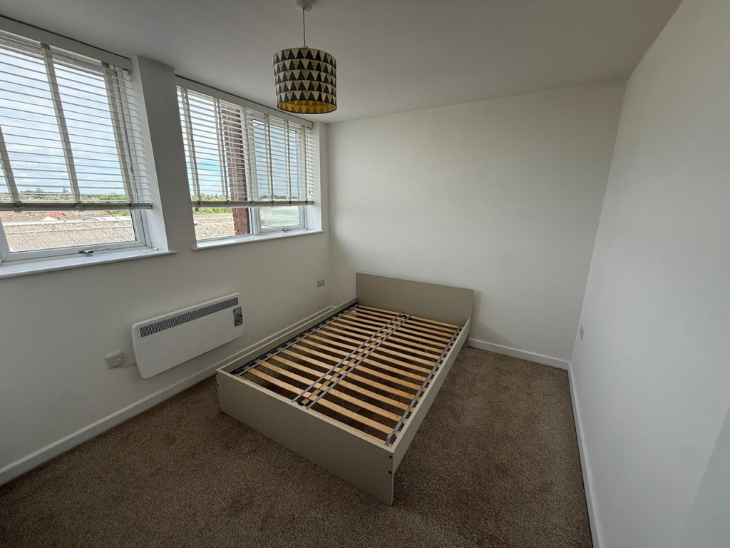 Lot: 131 - FLAT FOR INVESTMENT OR OCCUPATION - Bedroom